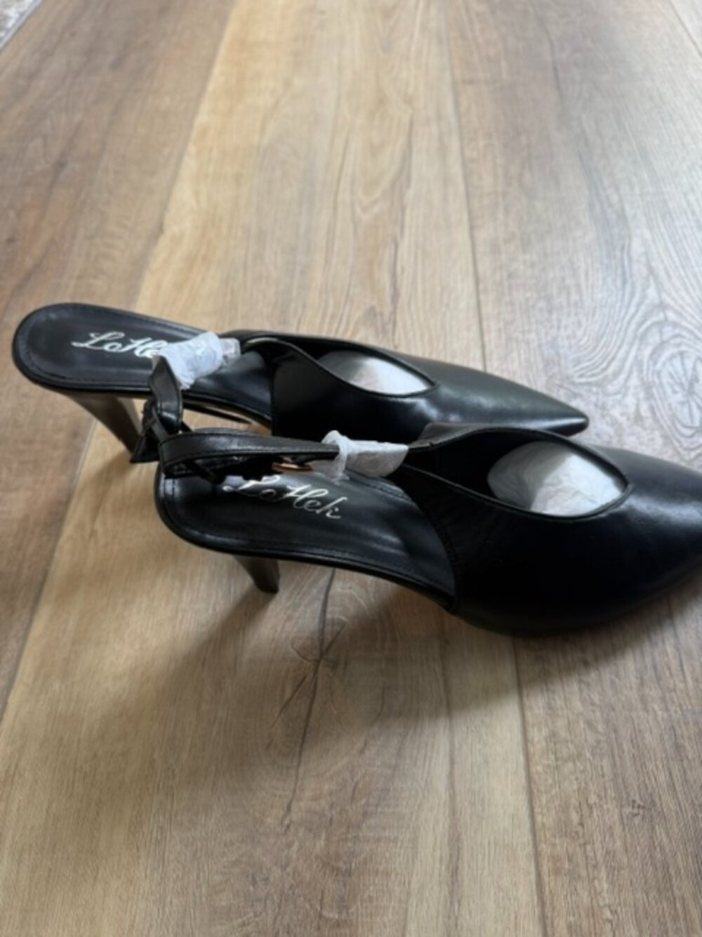 NEW Lohek Black Pointed Toe Heels Women 9.5